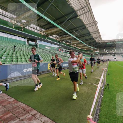13.09.2026 - 21. swb-Marathon Bremen Michael Burmester http://msf.ph/oto/10307386 13.09.2026 13:01:37 Laufen im Stadion 150, 242, 282, 318, 440, 531, 651, 687, 722, 930, 946, 1006, 1067, 1163, 1250, 1436, 1448, 1582, 1650, 1861, 1896, 1963, 2033, 2047, 2062, 2292, 2293, 2306, 2322, 2345, 2370, 2378, 2409, 2427, 2485, 2490, 2491, 2560, 2561, 2627, 2638, 2658, 2666, 2668, 2700, 2708, 2781, 2906, 2967, 2987, 3013, 3044, 3145, 3163, 3164, 3168, 3173, 3187, 3248, 3294, 3334, 3354, 3372, 3374, 3375, 3385, 3392, 3480, 3524, 3526, 3527, 3603, 3642, 3667, 3721, 3729, 3774, 3806, 3856, 4000 meine-sportfotos.de