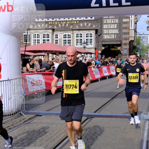 13.09.2026 - 21. swb-Marathon Bremen Tim E. http://msf.ph/oto/10307431 13.09.2026 10:50:54 Ziel 10233, 10267, 10525, 10764, 10840, 11220, 11276, 11622, 11664, 11742, 11753, 11774, 12052, 12078, 12309, 12447, 12488, 13544 meine-sportfotos.de