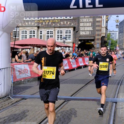13.09.2026 - 21. swb-Marathon Bremen Tim E. http://msf.ph/oto/10307442 13.09.2026 10:50:54 Ziel 10233, 10267, 10525, 10764, 10840, 11220, 11276, 11622, 11664, 11742, 11753, 11774, 12052, 12078, 12309, 12447, 12488, 13544 meine-sportfotos.de