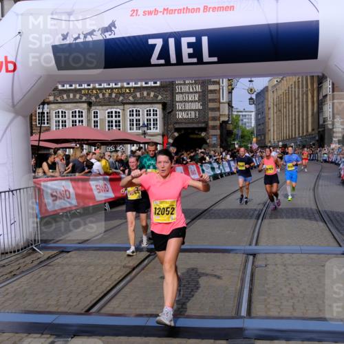13.09.2026 - 21. swb-Marathon Bremen Tim E. http://msf.ph/oto/10307464 13.09.2026 10:50:57 Ziel 10267, 10764, 11076, 11220, 11276, 11664, 11742, 11753, 11774, 11961, 12052, 12070, 12309, 12488, 13544 meine-sportfotos.de