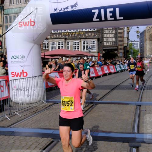 13.09.2026 - 21. swb-Marathon Bremen Tim E. http://msf.ph/oto/10307511 13.09.2026 10:50:58 Ziel 10267, 10764, 11076, 11220, 11276, 11664, 11742, 11753, 11774, 11961, 12052, 12070, 12309, 12488, 13544 meine-sportfotos.de