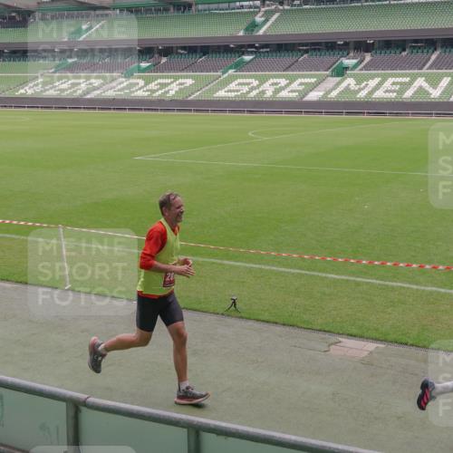 13.09.2026 - 21. swb-Marathon Bremen Michael Burmester http://msf.ph/oto/10307521 13.09.2026 12:36:57 Laufen im Stadion 365, 466, 658, 850, 1090, 1288, 1385, 1485, 1550, 1583, 1754, 1993, 2073, 2585, 3617, 4232, 7244, 7692, 7768, 8075, 8081, 8729, 13033, 299, 525, 919, 1212, 1606, 1629, 2072, 5428, 7741 meine-sportfotos.de