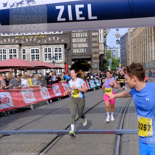 13.09.2026 - 21. swb-Marathon Bremen Tim E. http://msf.ph/oto/10307656 13.09.2026 10:51:03 Ziel 10267, 10537, 10764, 11076, 11170, 11220, 11753, 11774, 11961, 12052, 12070, 12179, 12309, 12488, 12560, 13544 meine-sportfotos.de