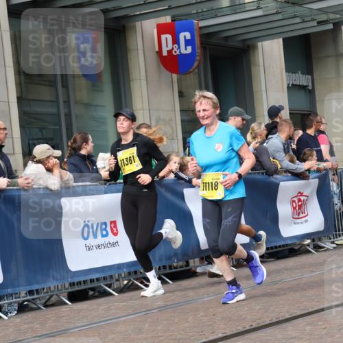 13.09.2026 - 21. swb-Marathon Bremen Strokosch-Dieckow http://msf.ph/oto/10307687 13.09.2026 10:54:10 Ziel 10067, 10146, 10359, 10410, 10503, 10577, 10631, 10704, 10749, 10765, 10837, 10884, 11039, 11099, 11118, 11389, 11476, 11593, 11843, 11989, 12038, 12265, 12328, 12467, 13526, 10255, 10579, 10708, 10822, 10947, 10996, 11010, 11206, 11290, 11329, 11361, 11489, 11765, 11989, 11998, 12075, 12244, 12356, 12405, 12435, 12515, 13531 meine-sportfotos.de