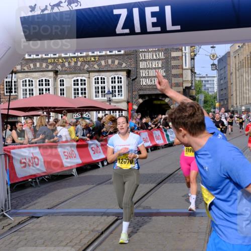 13.09.2026 - 21. swb-Marathon Bremen Tim E. http://msf.ph/oto/10307706 13.09.2026 10:51:03 Ziel 10267, 10537, 10764, 11076, 11170, 11220, 11753, 11774, 11961, 12052, 12070, 12179, 12309, 12488, 12560, 13544 meine-sportfotos.de