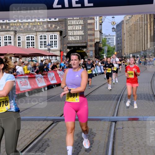 13.09.2026 - 21. swb-Marathon Bremen Tim E. http://msf.ph/oto/10307766 13.09.2026 10:51:04 Ziel 10267, 10537, 10764, 11076, 11170, 11220, 11753, 11774, 11961, 12052, 12070, 12179, 12309, 12351, 12488, 12560, 13544 meine-sportfotos.de