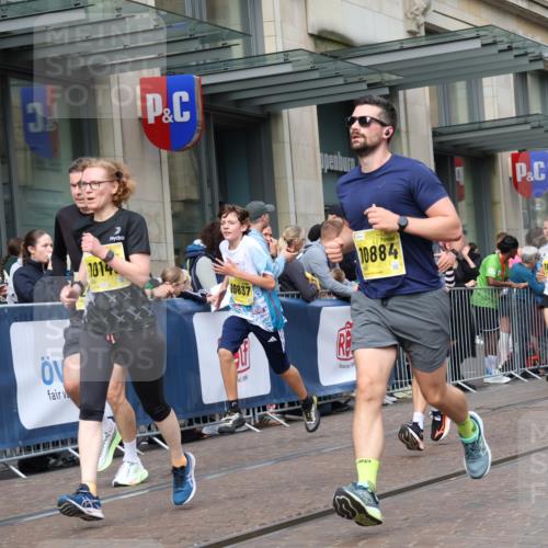 13.09.2026 - 21. swb-Marathon Bremen Strokosch-Dieckow http://msf.ph/oto/10307792 13.09.2026 10:54:22 Ziel 10067, 10146, 10410, 10589, 10608, 10704, 10765, 11039, 11040, 11174, 11389, 11569, 11593, 11874, 12038, 12265, 12328, 12467, 12519, 12800, 13526, 10359, 10503, 10577, 10631, 10749, 10822, 10837, 10884, 10996, 11099, 11118, 11290, 11329, 11361, 11476, 11765, 11843, 11989, 11998, 12328 meine-sportfotos.de