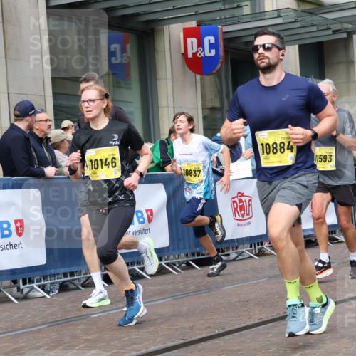 13.09.2026 - 21. swb-Marathon Bremen Strokosch-Dieckow http://msf.ph/oto/10307811 13.09.2026 10:54:22 Ziel 10067, 10146, 10410, 10589, 10608, 10704, 10765, 11039, 11040, 11174, 11389, 11569, 11593, 11874, 12038, 12265, 12328, 12467, 12519, 12800, 13526, 10359, 10503, 10577, 10631, 10749, 10822, 10837, 10884, 10996, 11099, 11118, 11290, 11329, 11361, 11476, 11765, 11843, 11989, 11998, 12328 meine-sportfotos.de
