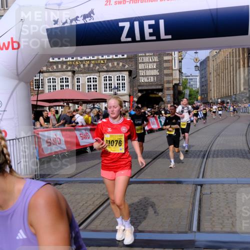 13.09.2026 - 21. swb-Marathon Bremen Tim E. http://msf.ph/oto/10307821 13.09.2026 10:51:06 Ziel 10267, 10537, 10764, 11076, 11087, 11170, 11753, 11961, 12004, 12052, 12070, 12179, 12309, 12351, 12488, 12560, 13544 meine-sportfotos.de