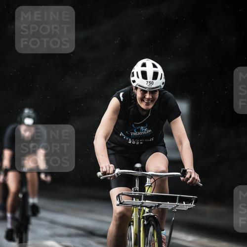 13.09.2026 - Stadtparktriathlon H.Heesch http://msf.ph/oto/10307861 13.09.2026 11:40:43 Radfahren 738, 744, 750, 802 meine-sportfotos.de