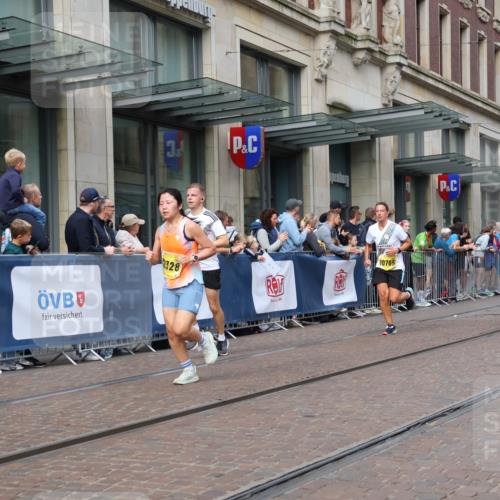 13.09.2026 - 21. swb-Marathon Bremen Strokosch-Dieckow http://msf.ph/oto/10307931 13.09.2026 10:54:24 Ziel 10067, 10146, 10410, 10589, 10608, 10704, 10765, 11039, 11040, 11174, 11389, 11569, 11593, 11874, 12038, 12467, 12519, 12800, 13526, 13592, 10067, 10359, 10503, 10577, 10631, 10749, 10837, 10884, 10996, 11099, 11118, 11290, 11329, 11361, 11476, 11593, 11765, 11843, 11989, 11998, 12265, 12328 meine-sportfotos.de