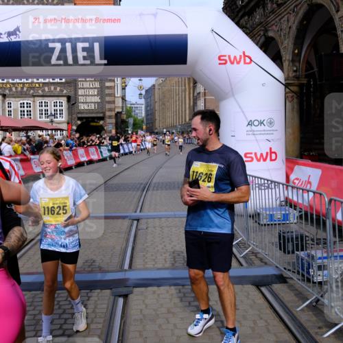 13.09.2026 - 21. swb-Marathon Bremen Tim E. http://msf.ph/oto/10307932 13.09.2026 10:51:20 Ziel 10200, 10471, 10515, 10537, 10808, 11087, 11170, 11339, 11537, 11625, 11626, 11801, 12004, 12179, 12303, 12351, 12407 meine-sportfotos.de