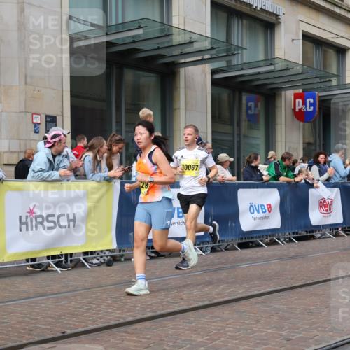 13.09.2026 - 21. swb-Marathon Bremen Strokosch-Dieckow http://msf.ph/oto/10307957 13.09.2026 10:54:25 Ziel 10146, 10410, 10589, 10608, 10704, 10765, 10901, 11039, 11040, 11174, 11389, 11569, 11874, 12038, 12467, 12519, 12800, 13526, 13592, 10067, 10146, 10359, 10503, 10577, 10631, 10749, 10765, 10837, 10884, 10996, 11099, 11118, 11290, 11329, 11361, 11476, 11593, 11765, 11843, 11989, 11998, 12265, 12328, 12467 meine-sportfotos.de