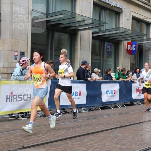 13.09.2026 - 21. swb-Marathon Bremen Strokosch-Dieckow http://msf.ph/oto/10307977 13.09.2026 10:54:25 Ziel 10146, 10410, 10589, 10608, 10704, 10765, 10901, 11039, 11040, 11174, 11389, 11569, 11874, 12038, 12467, 12519, 12800, 13526, 13592, 10067, 10146, 10359, 10503, 10577, 10631, 10749, 10765, 10837, 10884, 10996, 11099, 11118, 11290, 11329, 11361, 11476, 11593, 11765, 11843, 11989, 11998, 12265, 12328, 12467 meine-sportfotos.de