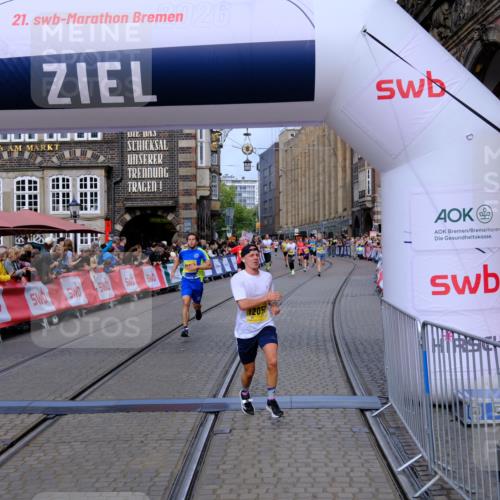 13.09.2026 - 21. swb-Marathon Bremen Tim E. http://msf.ph/oto/10308026 13.09.2026 10:51:34 Ziel 10381, 10471, 10515, 10808, 10825, 10862, 10887, 10984, 11503, 11537, 11801, 11973, 12051, 12133, 12548, 12552 meine-sportfotos.de