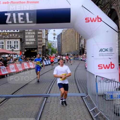 13.09.2026 - 21. swb-Marathon Bremen Tim E. http://msf.ph/oto/10308038 13.09.2026 10:51:34 Ziel 10381, 10471, 10515, 10808, 10825, 10862, 10887, 10984, 11503, 11537, 11801, 11973, 12051, 12133, 12548, 12552 meine-sportfotos.de