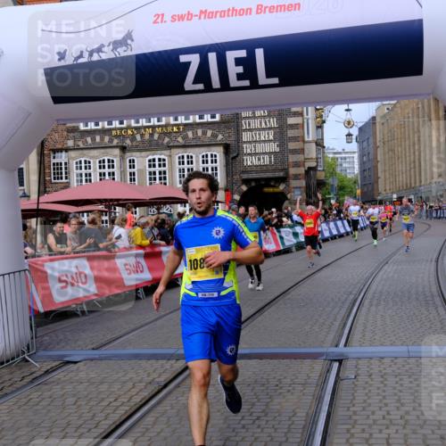13.09.2026 - 21. swb-Marathon Bremen Tim E. http://msf.ph/oto/10308115 13.09.2026 10:51:36 Ziel 10381, 10471, 10515, 10544, 10808, 10825, 10862, 10887, 10984, 11503, 11537, 11801, 11973, 12051, 12133, 12424, 12548, 12552 meine-sportfotos.de