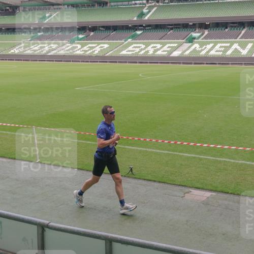 13.09.2026 - 21. swb-Marathon Bremen Michael Burmester http://msf.ph/oto/10308129 13.09.2026 12:39:16 Laufen im Stadion 277, 346, 453, 807, 895, 901, 1118, 1248, 1320, 1323, 1379, 1472, 1508, 1540, 1576, 1587, 1604, 1717, 1751, 1758, 1795, 1800, 1852, 1911, 2049, 2099, 2141, 2352, 2670, 3080, 3606, 3744, 5160, 5163, 5912, 6112, 6630, 7118, 7650, 8077, 8467, 9399, 9522, 9617, 9630, 10034, 13080, 365, 850, 1288, 1550, 1875, 1993, 4232, 7692, 7768, 8075, 13033 meine-sportfotos.de