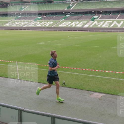 13.09.2026 - 21. swb-Marathon Bremen Michael Burmester http://msf.ph/oto/10308158 13.09.2026 12:39:19 Laufen im Stadion 277, 346, 453, 807, 895, 901, 1118, 1248, 1320, 1323, 1379, 1472, 1508, 1540, 1576, 1587, 1604, 1717, 1751, 1758, 1795, 1800, 1852, 1911, 2049, 2099, 2141, 2352, 2670, 3080, 3606, 3744, 5160, 5163, 5912, 6112, 6630, 7118, 7650, 8077, 8467, 9399, 9522, 9617, 9630, 10034, 13080, 365, 850, 1288, 1550, 1875, 1993, 4232, 7692, 7768, 8075, 13033 meine-sportfotos.de