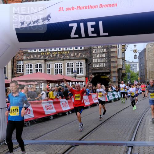 13.09.2026 - 21. swb-Marathon Bremen Tim E. http://msf.ph/oto/10308173 13.09.2026 10:51:39 Ziel 10334, 10381, 10471, 10515, 10544, 10763, 10825, 10862, 10887, 10984, 11145, 11503, 11801, 11973, 12051, 12133, 12424, 12548, 12552, 13631 meine-sportfotos.de