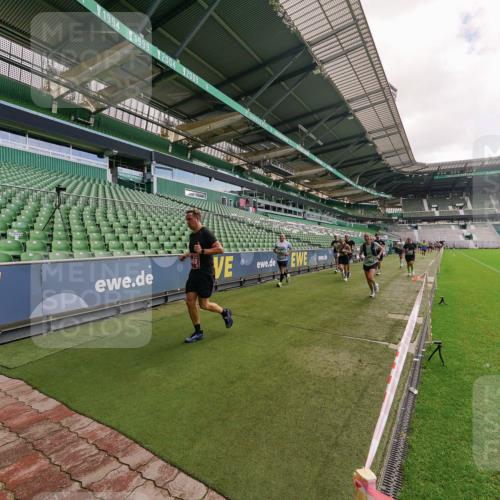 13.09.2026 - 21. swb-Marathon Bremen Michael Burmester http://msf.ph/oto/10308207 13.09.2026 13:03:30 Laufen im Stadion 209, 210, 488, 534, 596, 722, 725, 762, 881, 936, 940, 1014, 1250, 1343, 1458, 1460, 1479, 1611, 1649, 1653, 1771, 2223, 2276, 2292, 2345, 2364, 2378, 2421, 2434, 2513, 2625, 2666, 2668, 2779, 2851, 2891, 2900, 2934, 2977, 3013, 3114, 3135, 3163, 3164, 3187, 3248, 3258, 3360, 3402, 3425, 3454, 3460, 3496, 3510, 3576, 3579, 3585, 3597, 3603, 3618, 3721, 3846, 3852, 3859, 3893, 3938, 3970, 3983, 4000, 4077, 4133, 4506, 4558, 242 meine-sportfotos.de