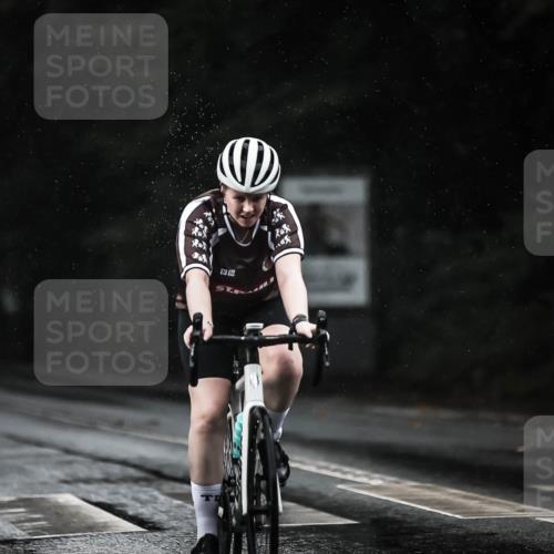 13.09.2026 - Stadtparktriathlon H.Heesch http://msf.ph/oto/10308216 13.09.2026 11:41:11 Radfahren 712, 735, 751, 805, 922 meine-sportfotos.de