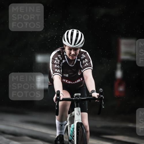 13.09.2026 - Stadtparktriathlon H.Heesch http://msf.ph/oto/10308245 13.09.2026 11:41:11 Radfahren 712, 735, 751, 805, 922 meine-sportfotos.de
