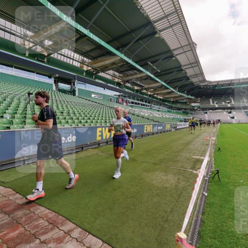 13.09.2026 - 21. swb-Marathon Bremen Michael Burmester http://msf.ph/oto/10308254 13.09.2026 13:03:35 Laufen im Stadion 209, 210, 488, 534, 596, 722, 725, 762, 881, 936, 940, 1014, 1250, 1343, 1458, 1460, 1479, 1611, 1649, 1653, 1771, 2223, 2276, 2345, 2364, 2369, 2378, 2421, 2434, 2513, 2625, 2666, 2668, 2779, 2851, 2891, 2900, 2934, 2977, 3028, 3114, 3135, 3163, 3164, 3258, 3360, 3402, 3425, 3454, 3460, 3496, 3510, 3521, 3576, 3579, 3585, 3597, 3603, 3618, 3721, 3796, 3846, 3852, 3859, 3893, 3938, 3970, 3983, 4000, 4077, 4133, 4506, 4558, 242 meine-sportfotos.de