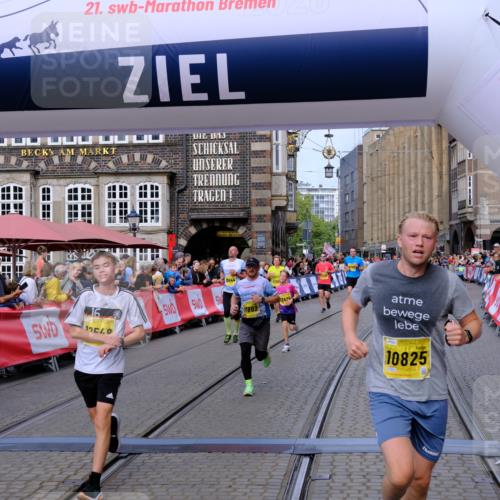 13.09.2026 - 21. swb-Marathon Bremen Tim E. http://msf.ph/oto/10308300 13.09.2026 10:51:41 Ziel 10334, 10381, 10544, 10763, 10825, 10862, 10887, 10984, 11145, 11503, 11787, 11973, 12051, 12133, 12424, 12548, 12552, 13631 meine-sportfotos.de