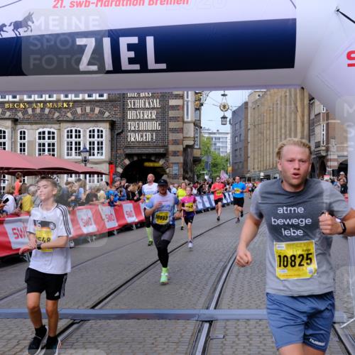 13.09.2026 - 21. swb-Marathon Bremen Tim E. http://msf.ph/oto/10308316 13.09.2026 10:51:41 Ziel 10334, 10381, 10544, 10763, 10825, 10862, 10887, 10984, 11145, 11503, 11787, 11973, 12051, 12133, 12424, 12548, 12552, 13631 meine-sportfotos.de