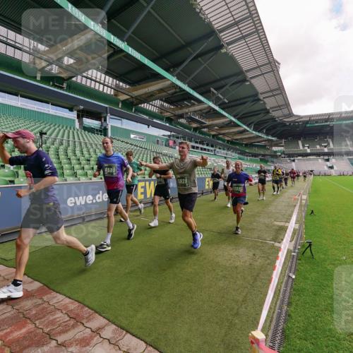 13.09.2026 - 21. swb-Marathon Bremen Michael Burmester http://msf.ph/oto/10308317 13.09.2026 13:03:47 Laufen im Stadion 209, 210, 488, 534, 565, 596, 725, 762, 881, 936, 940, 1014, 1343, 1373, 1458, 1460, 1479, 1611, 1649, 1653, 1771, 2223, 2276, 2364, 2369, 2421, 2434, 2513, 2625, 2668, 2779, 2851, 2872, 2891, 2900, 2934, 2957, 2977, 3028, 3114, 3135, 3217, 3258, 3360, 3402, 3419, 3425, 3454, 3460, 3496, 3510, 3521, 3576, 3579, 3585, 3597, 3603, 3618, 3721, 3796, 3846, 3852, 3859, 3893, 3909, 3938, 3970, 3983, 4077, 4133, 4506, 4558, 242 meine-sportfotos.de