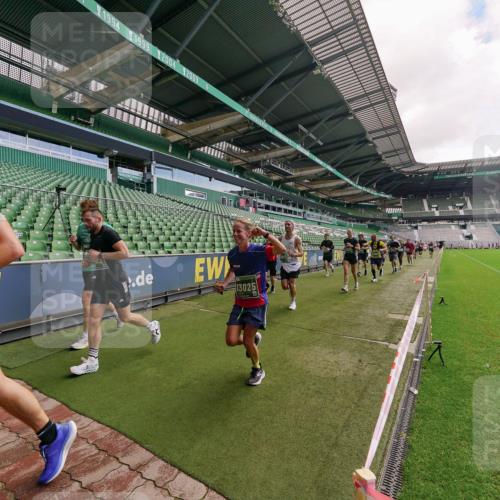 13.09.2026 - 21. swb-Marathon Bremen Michael Burmester http://msf.ph/oto/10308325 13.09.2026 13:03:48 Laufen im Stadion 209, 210, 488, 534, 565, 596, 725, 762, 881, 936, 940, 1014, 1343, 1373, 1458, 1460, 1479, 1611, 1649, 1653, 1771, 2223, 2276, 2364, 2369, 2421, 2434, 2513, 2625, 2668, 2779, 2851, 2872, 2891, 2900, 2934, 2957, 2977, 3028, 3114, 3135, 3217, 3258, 3360, 3402, 3419, 3425, 3454, 3460, 3496, 3510, 3521, 3576, 3579, 3585, 3597, 3603, 3618, 3721, 3796, 3846, 3852, 3859, 3893, 3909, 3938, 3970, 3983, 4077, 4133, 4506, 4558, 242 meine-sportfotos.de