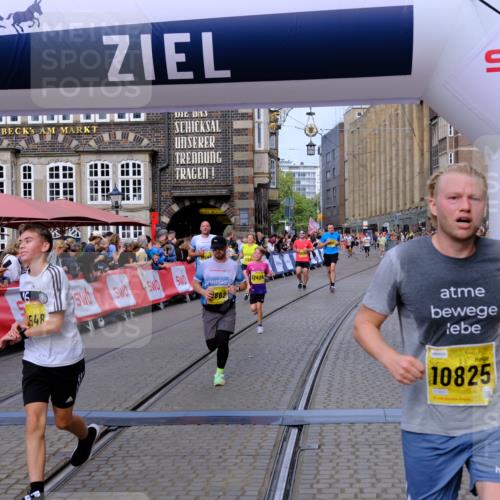 13.09.2026 - 21. swb-Marathon Bremen Tim E. http://msf.ph/oto/10308329 13.09.2026 10:51:41 Ziel 10334, 10381, 10544, 10763, 10825, 10862, 10887, 10984, 11145, 11503, 11787, 11973, 12051, 12133, 12424, 12548, 12552, 13631 meine-sportfotos.de