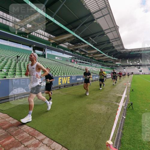13.09.2026 - 21. swb-Marathon Bremen Michael Burmester http://msf.ph/oto/10308340 13.09.2026 13:03:49 Laufen im Stadion 209, 210, 488, 534, 565, 596, 725, 762, 881, 936, 940, 1014, 1343, 1373, 1458, 1460, 1479, 1611, 1649, 1653, 1771, 2223, 2276, 2364, 2369, 2421, 2434, 2452, 2513, 2625, 2668, 2779, 2851, 2872, 2891, 2900, 2910, 2934, 2957, 2977, 3028, 3114, 3135, 3217, 3258, 3360, 3402, 3419, 3425, 3454, 3460, 3496, 3510, 3521, 3576, 3579, 3585, 3597, 3603, 3618, 3721, 3796, 3846, 3852, 3859, 3893, 3909, 3938, 3970, 3983, 4077, 4133, 4506, 4558, 242 meine-sportfotos.de