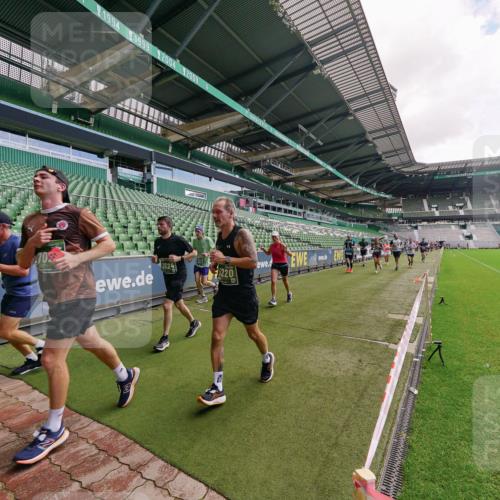 13.09.2026 - 21. swb-Marathon Bremen Michael Burmester http://msf.ph/oto/10308425 13.09.2026 13:04:00 Laufen im Stadion 209, 210, 488, 534, 565, 596, 725, 762, 881, 940, 1014, 1343, 1373, 1456, 1458, 1460, 1479, 1611, 1649, 1653, 1687, 1771, 2223, 2276, 2364, 2369, 2421, 2430, 2434, 2452, 2513, 2625, 2779, 2851, 2872, 2891, 2900, 2910, 2919, 2934, 2957, 2977, 3028, 3114, 3135, 3217, 3258, 3360, 3402, 3419, 3425, 3454, 3460, 3496, 3510, 3521, 3576, 3579, 3585, 3597, 3618, 3796, 3846, 3859, 3909, 3938, 3970, 3983, 4077, 4133, 4558, 242 meine-sportfotos.de