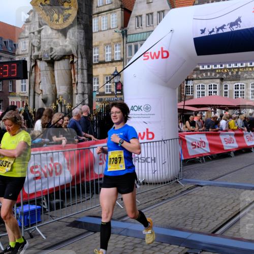 13.09.2026 - 21. swb-Marathon Bremen Tim E. http://msf.ph/oto/10308436 13.09.2026 10:51:50 Ziel 10334, 10348, 10381, 10544, 10763, 10825, 10862, 10984, 11145, 11787, 12329, 12424, 12548, 13631 meine-sportfotos.de