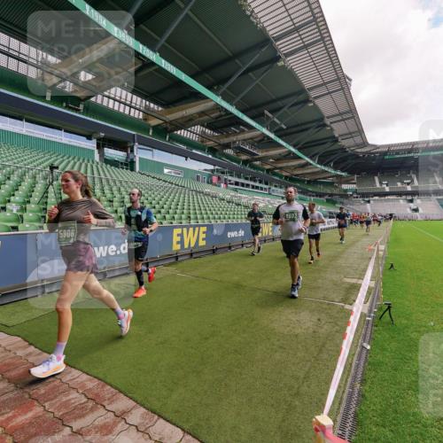 13.09.2026 - 21. swb-Marathon Bremen Michael Burmester http://msf.ph/oto/10308454 13.09.2026 13:04:04 Laufen im Stadion 178, 209, 210, 488, 534, 565, 596, 725, 762, 881, 940, 1014, 1239, 1343, 1373, 1456, 1458, 1460, 1479, 1611, 1649, 1653, 1687, 1771, 2223, 2276, 2364, 2369, 2421, 2430, 2434, 2452, 2513, 2625, 2779, 2851, 2867, 2872, 2891, 2900, 2910, 2919, 2934, 2957, 2977, 3028, 3114, 3135, 3217, 3258, 3360, 3402, 3419, 3425, 3454, 3460, 3496, 3510, 3521, 3576, 3579, 3585, 3597, 3618, 3796, 3846, 3859, 3909, 3938, 3970, 3983, 4077, 4133, 242 meine-sportfotos.de