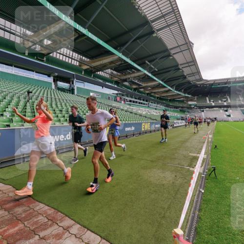 13.09.2026 - 21. swb-Marathon Bremen Michael Burmester http://msf.ph/oto/10308479 13.09.2026 13:04:07 Laufen im Stadion 178, 209, 210, 488, 534, 565, 596, 725, 762, 881, 940, 1014, 1239, 1343, 1373, 1456, 1458, 1460, 1479, 1611, 1649, 1653, 1656, 1687, 1771, 2223, 2276, 2369, 2421, 2430, 2434, 2452, 2513, 2625, 2723, 2779, 2851, 2867, 2872, 2891, 2900, 2910, 2919, 2934, 2957, 2977, 3028, 3114, 3135, 3217, 3320, 3360, 3402, 3419, 3425, 3454, 3460, 3496, 3510, 3521, 3576, 3579, 3585, 3597, 3618, 3796, 3846, 3859, 3909, 3938, 3970, 3983, 4077, 4133, 242 meine-sportfotos.de