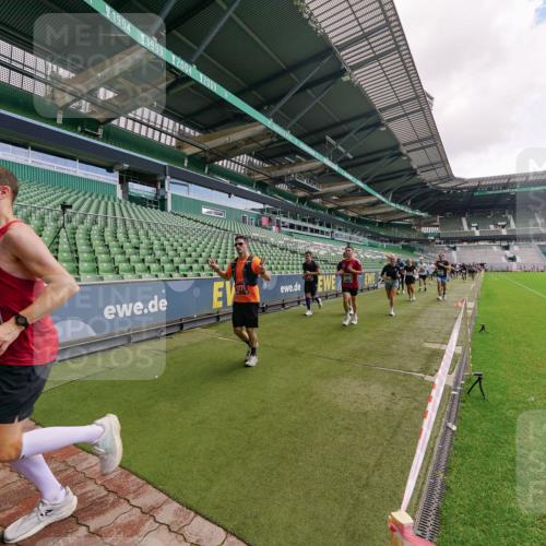13.09.2026 - 21. swb-Marathon Bremen Michael Burmester http://msf.ph/oto/10308518 13.09.2026 13:04:16 Laufen im Stadion 178, 209, 210, 488, 534, 565, 596, 725, 762, 881, 940, 1014, 1239, 1307, 1343, 1373, 1456, 1458, 1460, 1479, 1611, 1627, 1649, 1653, 1656, 1687, 1771, 1780, 1932, 1941, 2023, 2223, 2369, 2430, 2434, 2452, 2513, 2625, 2723, 2851, 2867, 2872, 2891, 2900, 2910, 2919, 2934, 2957, 2977, 3028, 3135, 3217, 3320, 3343, 3360, 3402, 3419, 3425, 3454, 3460, 3510, 3521, 3579, 3597, 3618, 3796, 3846, 3859, 3909, 3938, 3970, 3983, 4077, 4133, 242 meine-sportfotos.de