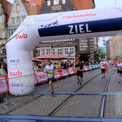 13.09.2026 - 21. swb-Marathon Bremen Tim E. http://msf.ph/oto/10308523 13.09.2026 10:51:58 Ziel 10162, 10183, 10281, 10334, 10348, 10467, 10641, 11145, 11273, 11542, 11685, 11733, 11777, 11787, 12329, 13631 meine-sportfotos.de