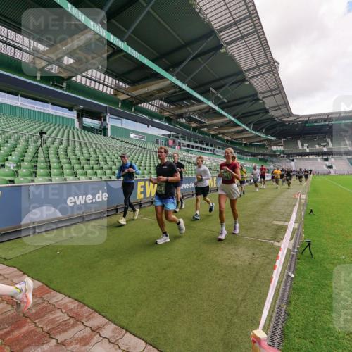 13.09.2026 - 21. swb-Marathon Bremen Michael Burmester http://msf.ph/oto/10308553 13.09.2026 13:04:21 Laufen im Stadion 178, 209, 210, 488, 534, 565, 596, 725, 762, 881, 940, 1014, 1239, 1307, 1343, 1373, 1456, 1458, 1460, 1479, 1611, 1627, 1649, 1653, 1656, 1687, 1771, 1780, 1914, 1932, 1941, 2023, 2089, 2126, 2223, 2369, 2430, 2434, 2452, 2513, 2625, 2723, 2851, 2867, 2872, 2891, 2910, 2919, 2934, 2957, 2959, 2977, 3028, 3135, 3217, 3320, 3343, 3360, 3402, 3419, 3425, 3454, 3460, 3510, 3521, 3579, 3597, 3618, 3796, 3846, 3859, 3909, 3970, 4077, 242 meine-sportfotos.de