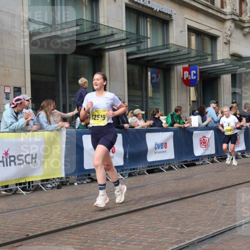 13.09.2026 - 21. swb-Marathon Bremen Strokosch-Dieckow http://msf.ph/oto/10308557 13.09.2026 10:54:36 Ziel 10589, 10608, 10646, 10901, 11040, 11174, 11569, 11620, 11860, 11874, 11889, 11908, 11976, 12313, 12519, 12800, 13592, 10067, 10146, 10359, 10410, 10503, 10577, 10608, 10631, 10704, 10749, 10765, 10837, 10884, 11039, 11099, 11118, 11389, 11476, 11593, 11843, 11874, 12038, 12265, 12328, 12467, 12519, 13526 meine-sportfotos.de