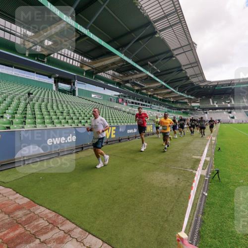 13.09.2026 - 21. swb-Marathon Bremen Michael Burmester http://msf.ph/oto/10308586 13.09.2026 13:04:25 Laufen im Stadion 178, 209, 210, 488, 534, 536, 565, 596, 725, 762, 881, 940, 1014, 1239, 1307, 1343, 1373, 1456, 1458, 1479, 1611, 1627, 1649, 1653, 1656, 1687, 1771, 1780, 1914, 1932, 1941, 2023, 2089, 2126, 2223, 2369, 2430, 2434, 2452, 2513, 2602, 2625, 2723, 2851, 2867, 2872, 2891, 2910, 2919, 2934, 2957, 2959, 2977, 3028, 3135, 3217, 3320, 3343, 3360, 3402, 3419, 3425, 3454, 3460, 3510, 3521, 3579, 3597, 3618, 3796, 3846, 3859, 3909, 4077, 242 meine-sportfotos.de