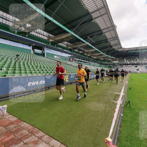 13.09.2026 - 21. swb-Marathon Bremen Michael Burmester http://msf.ph/oto/10308594 13.09.2026 13:04:26 Laufen im Stadion 178, 209, 210, 488, 534, 536, 565, 596, 725, 762, 881, 940, 1014, 1239, 1307, 1343, 1373, 1456, 1458, 1479, 1611, 1627, 1649, 1653, 1656, 1687, 1771, 1780, 1914, 1932, 1941, 2023, 2089, 2126, 2223, 2369, 2430, 2434, 2452, 2513, 2602, 2625, 2723, 2742, 2851, 2867, 2872, 2891, 2910, 2919, 2934, 2957, 2959, 2977, 3028, 3135, 3217, 3320, 3343, 3360, 3402, 3419, 3425, 3454, 3460, 3510, 3521, 3579, 3597, 3618, 3796, 3846, 3859, 3909, 4077, 242 meine-sportfotos.de
