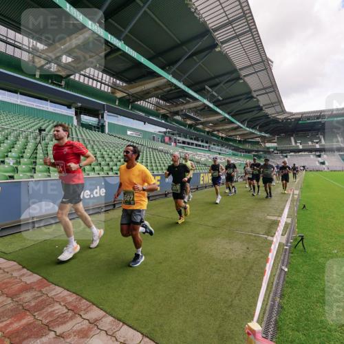 13.09.2026 - 21. swb-Marathon Bremen Michael Burmester http://msf.ph/oto/10308600 13.09.2026 13:04:27 Laufen im Stadion 178, 209, 210, 488, 534, 536, 565, 596, 725, 762, 881, 940, 1014, 1239, 1307, 1343, 1373, 1456, 1458, 1479, 1627, 1649, 1653, 1656, 1687, 1771, 1780, 1914, 1932, 1941, 2023, 2089, 2126, 2223, 2369, 2430, 2434, 2452, 2513, 2602, 2625, 2723, 2742, 2764, 2851, 2867, 2872, 2891, 2910, 2919, 2934, 2957, 2959, 2977, 2985, 3028, 3135, 3217, 3320, 3343, 3360, 3402, 3419, 3425, 3454, 3460, 3510, 3521, 3579, 3597, 3618, 3796, 3846, 3859, 3909, 4077, 242 meine-sportfotos.de