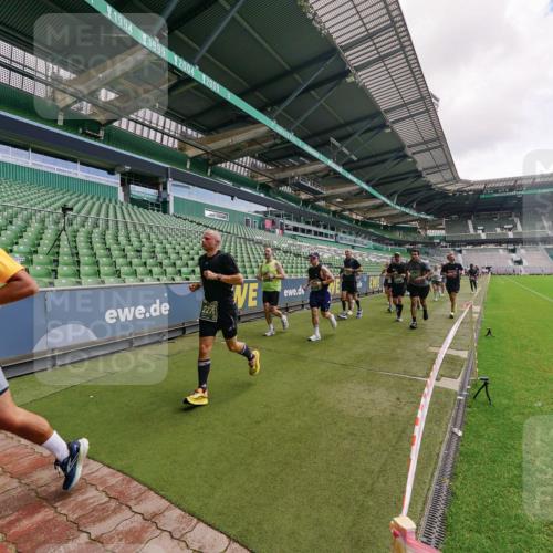 13.09.2026 - 21. swb-Marathon Bremen Michael Burmester http://msf.ph/oto/10308610 13.09.2026 13:04:27 Laufen im Stadion 178, 209, 210, 488, 534, 536, 565, 596, 725, 762, 881, 940, 1014, 1239, 1307, 1343, 1373, 1456, 1458, 1479, 1627, 1649, 1653, 1656, 1687, 1771, 1780, 1914, 1932, 1941, 2023, 2089, 2126, 2223, 2369, 2430, 2434, 2452, 2513, 2602, 2625, 2723, 2742, 2764, 2851, 2867, 2872, 2891, 2910, 2919, 2934, 2957, 2959, 2977, 2985, 3028, 3135, 3217, 3320, 3343, 3360, 3402, 3419, 3425, 3454, 3460, 3510, 3521, 3579, 3597, 3618, 3796, 3846, 3859, 3909, 4077, 242 meine-sportfotos.de