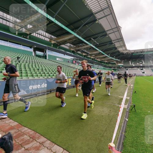 13.09.2026 - 21. swb-Marathon Bremen Michael Burmester http://msf.ph/oto/10308644 13.09.2026 13:04:30 Laufen im Stadion 178, 209, 210, 323, 488, 534, 536, 565, 596, 647, 725, 762, 881, 940, 1014, 1239, 1307, 1343, 1373, 1456, 1458, 1479, 1627, 1649, 1653, 1656, 1687, 1771, 1780, 1914, 1932, 1941, 2023, 2089, 2126, 2223, 2369, 2430, 2434, 2452, 2602, 2625, 2723, 2742, 2764, 2851, 2867, 2872, 2891, 2910, 2919, 2934, 2957, 2959, 2977, 2985, 3028, 3030, 3135, 3217, 3320, 3343, 3360, 3402, 3419, 3425, 3454, 3460, 3510, 3521, 3579, 3597, 3618, 3796, 3846, 3859, 3909, 242 meine-sportfotos.de
