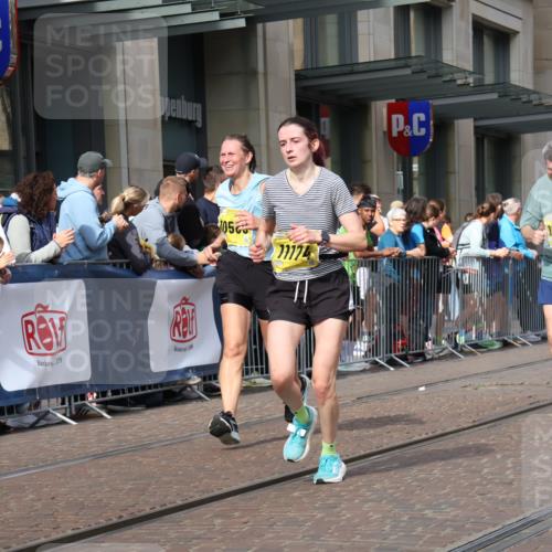 13.09.2026 - 21. swb-Marathon Bremen Strokosch-Dieckow http://msf.ph/oto/10308677 13.09.2026 10:54:40 Ziel 10555, 10589, 10646, 10901, 11001, 11569, 11620, 11860, 11889, 11908, 11976, 12313, 12800, 13592, 10067, 10146, 10410, 10503, 10577, 10589, 10608, 10631, 10704, 10749, 10765, 10837, 10884, 11039, 11040, 11099, 11174, 11389, 11593, 11874, 12038, 12265, 12328, 12467, 12519, 13526 meine-sportfotos.de
