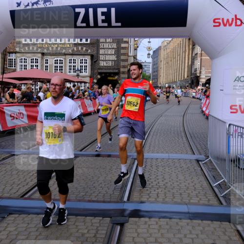 13.09.2026 - 21. swb-Marathon Bremen Tim E. http://msf.ph/oto/10308685 13.09.2026 10:52:02 Ziel 10162, 10183, 10281, 10348, 10467, 10641, 11273, 11542, 11685, 11733, 11777, 11784, 11962, 12329 meine-sportfotos.de