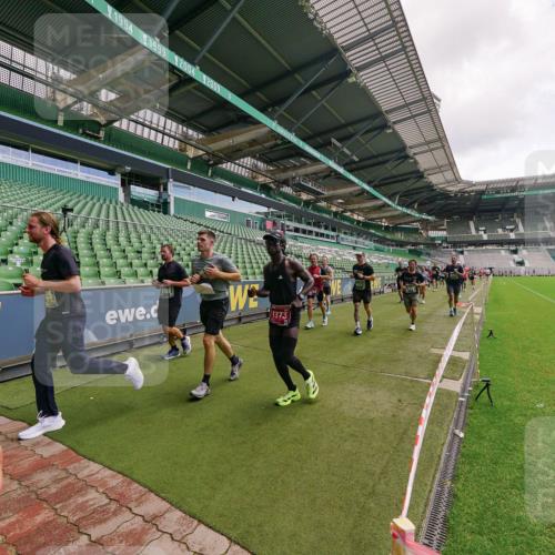 13.09.2026 - 21. swb-Marathon Bremen Michael Burmester http://msf.ph/oto/10308692 13.09.2026 13:04:34 Laufen im Stadion 178, 209, 210, 323, 488, 534, 536, 565, 596, 647, 725, 762, 881, 940, 1014, 1073, 1239, 1243, 1307, 1308, 1343, 1373, 1456, 1458, 1479, 1627, 1649, 1653, 1656, 1687, 1771, 1780, 1914, 1932, 1941, 2023, 2089, 2126, 2223, 2241, 2301, 2369, 2430, 2434, 2452, 2602, 2625, 2723, 2742, 2764, 2851, 2867, 2872, 2891, 2910, 2919, 2934, 2957, 2959, 2977, 2985, 3028, 3030, 3135, 3217, 3278, 3320, 3343, 3360, 3402, 3419, 3425, 3454, 3510, 3521, 3579, 3597, 3618, 3796, 3846, 3859, 3909, 242 meine-sportfotos.de